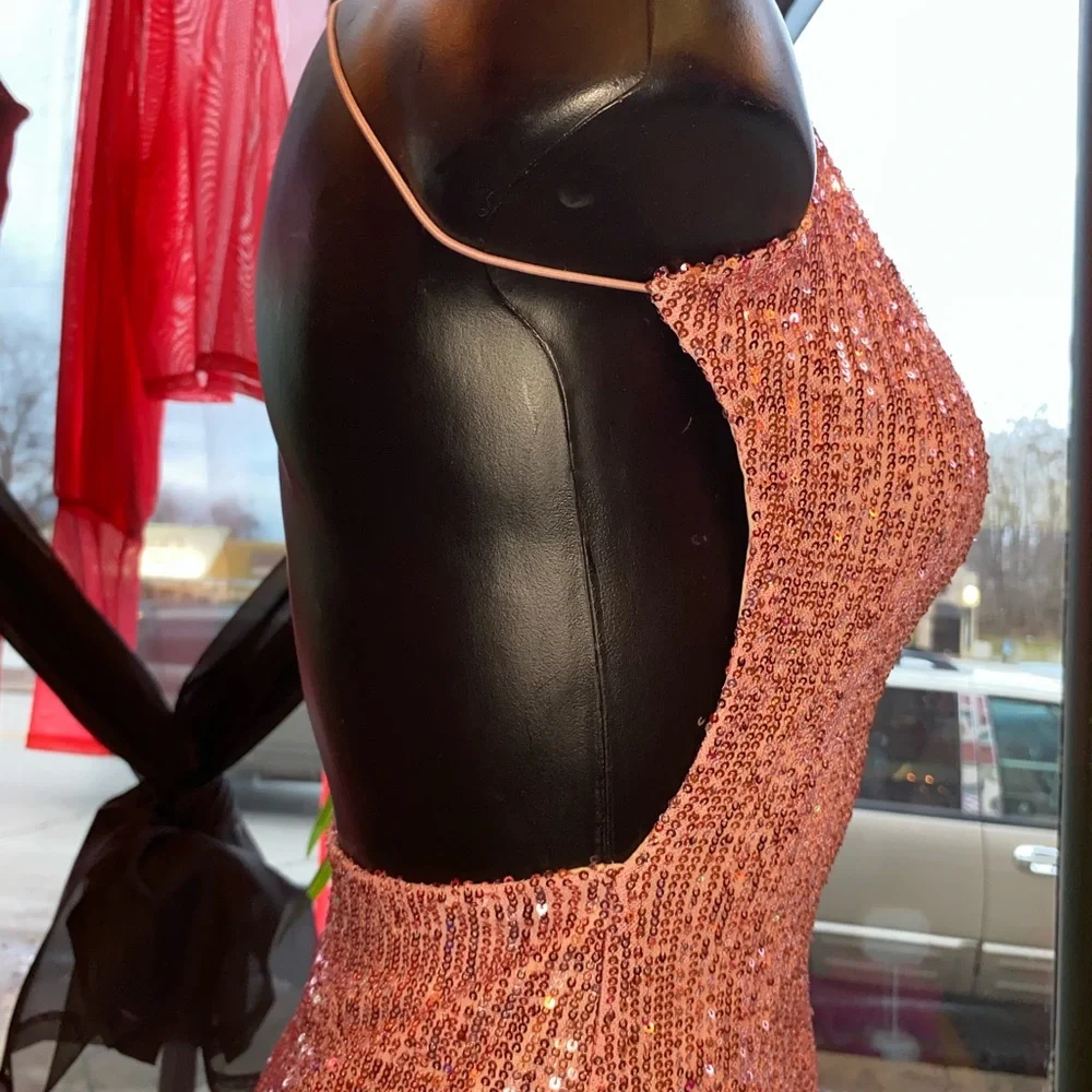 Sparkling Pink Dress backless - Picture 4 of 5